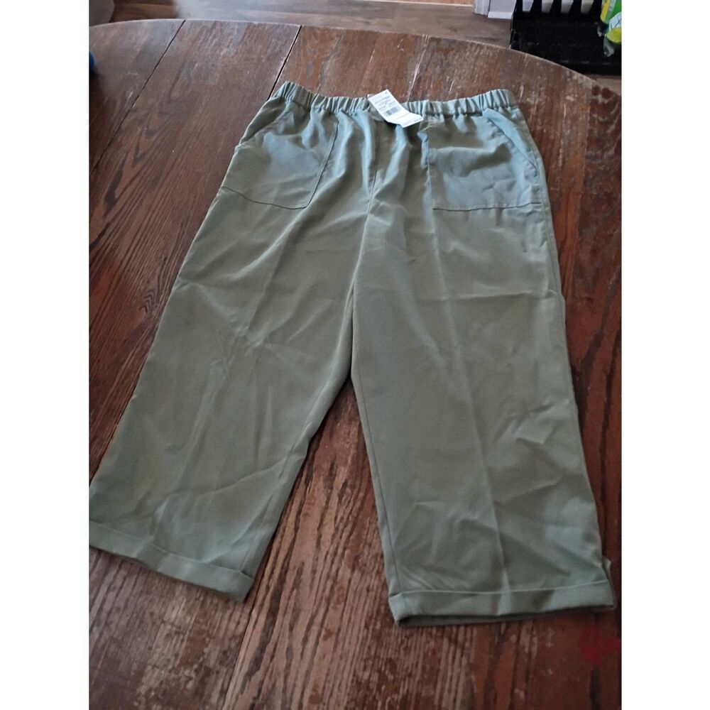 New Size 14 Alfred Dunner Classic Fit Capris Cactus Green Casual Cropped Pants